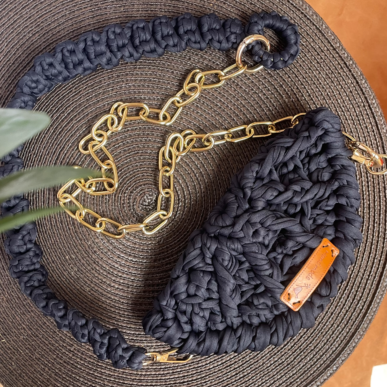 Porta Óculos de Crochê Preta com Alças Mistas