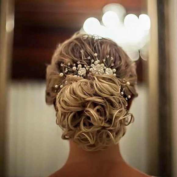Arranjo de Cabelo para Noiva Contem 5 Grampos