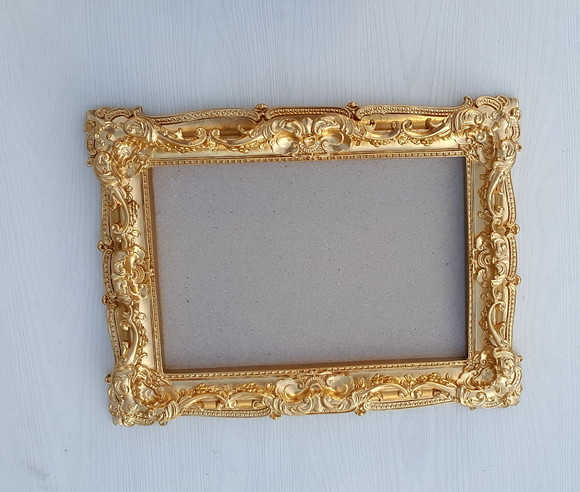 Moldura A4 em Resina Dourado