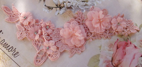Aplique Floral em Renda 3d. - Pêssego.