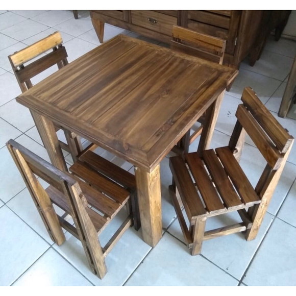 Mesa Infantil em Madeira com 4 Cadeirinhas
