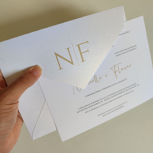 Convite de Casamento c/ Iniciais no Envelope Dourada
