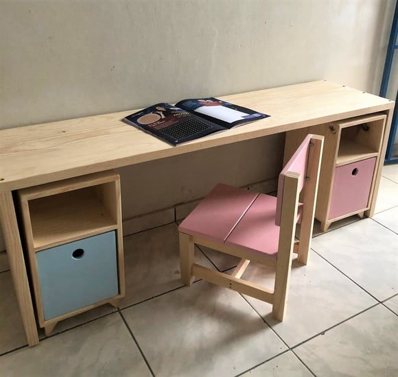 Bancada com Mesinha de Cabeceira e Cadeirinha Infantil
