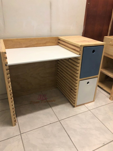 Escrivaninha Montessori com Regulagem de Altura