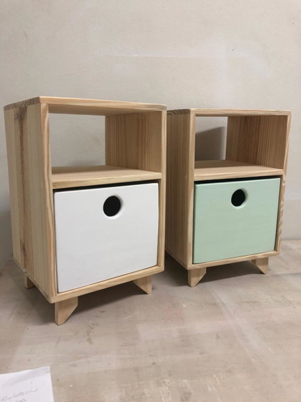 Kit com 2 - Mesa de Cabeceira Retrô