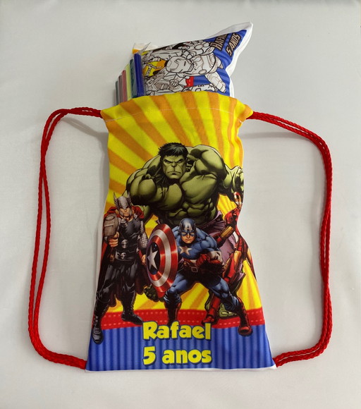Kit Almofada de Colorir + Mochilinha dos Vingadores