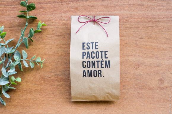 Saquinho Kraft 10x20 cm | Este Pacote Contém Amor (preto)