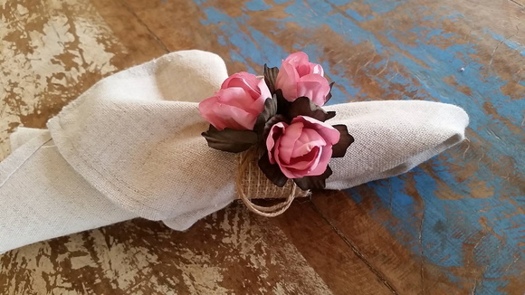 Porta Guardanapos de Mini Botões de Rosa