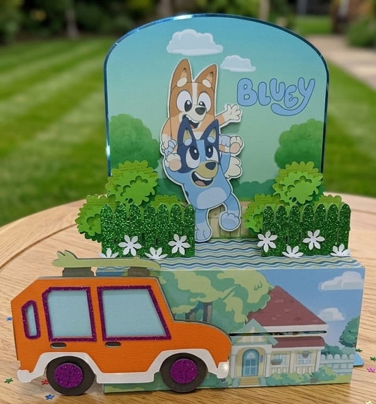 Topo de Bolo com Caixas Bluey Auto + Arquivos a Sua Escolha