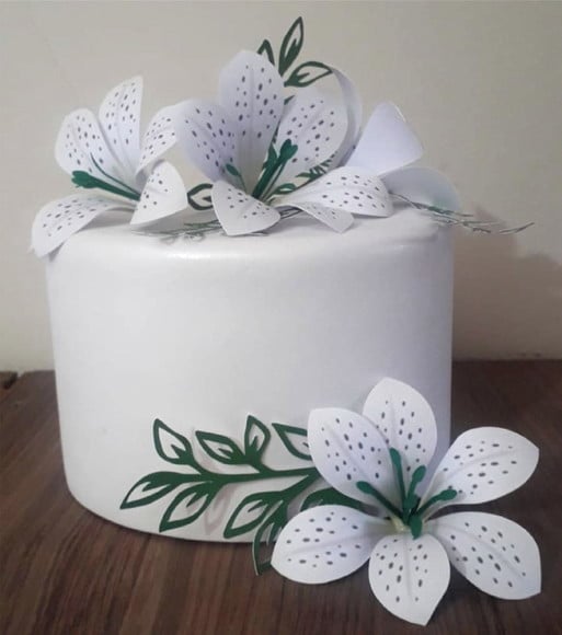 Topo de Bolo Lírios Flores + 4 Arquivos a Sua Escolha