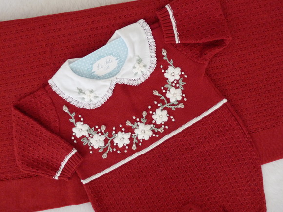 Saída de Maternidade Bordada com Gola