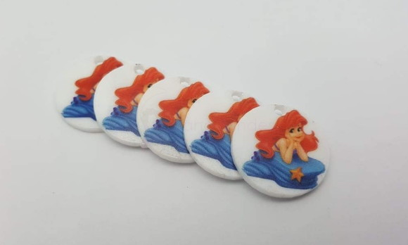 Pingente da Princesa Ariel em Acrílico com 2,1cm