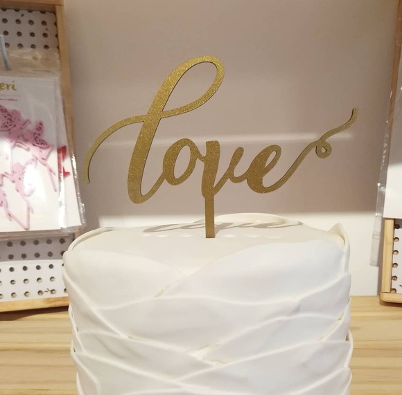 Topo Love em acrílico Clássico