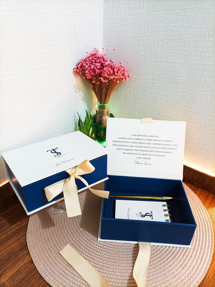 Caixa Personalizada para Tcc Azul com Textura Bege