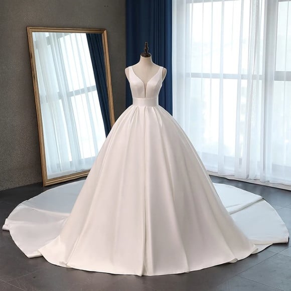 Vestido de Noiva Decote Profundo Modelo Helena