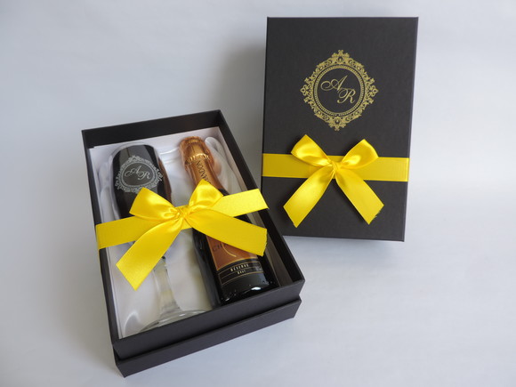 Caixa Presente para Comemoração de Bodas com Taça