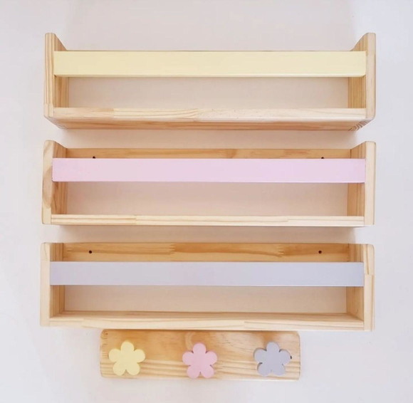 Kit 3 Prateleiras para Livros e Pendurador de Flor