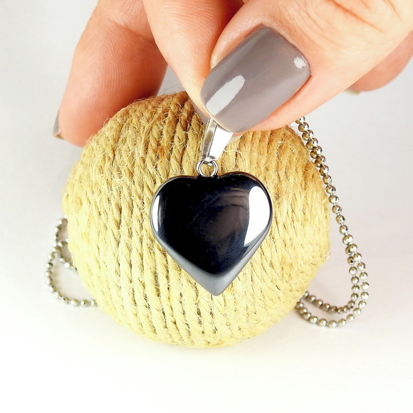 Colar Coração Pingente Pedra Natural Hematita
