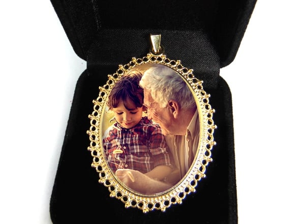 Relicário folheado ouro para buque de noiva