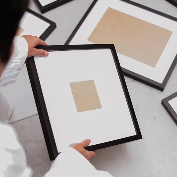 16 Moldura Caixa 40x40 com Passe-partout e Foto
