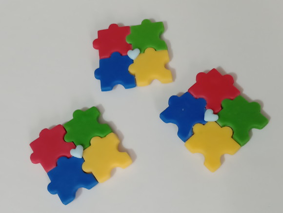 Lembrancinha Símbolo do Autismo Ímã de Biscuit