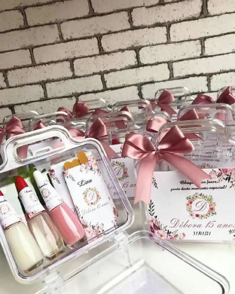 Lembrancinha para 15 Anos- Maletinha com Esmaltes